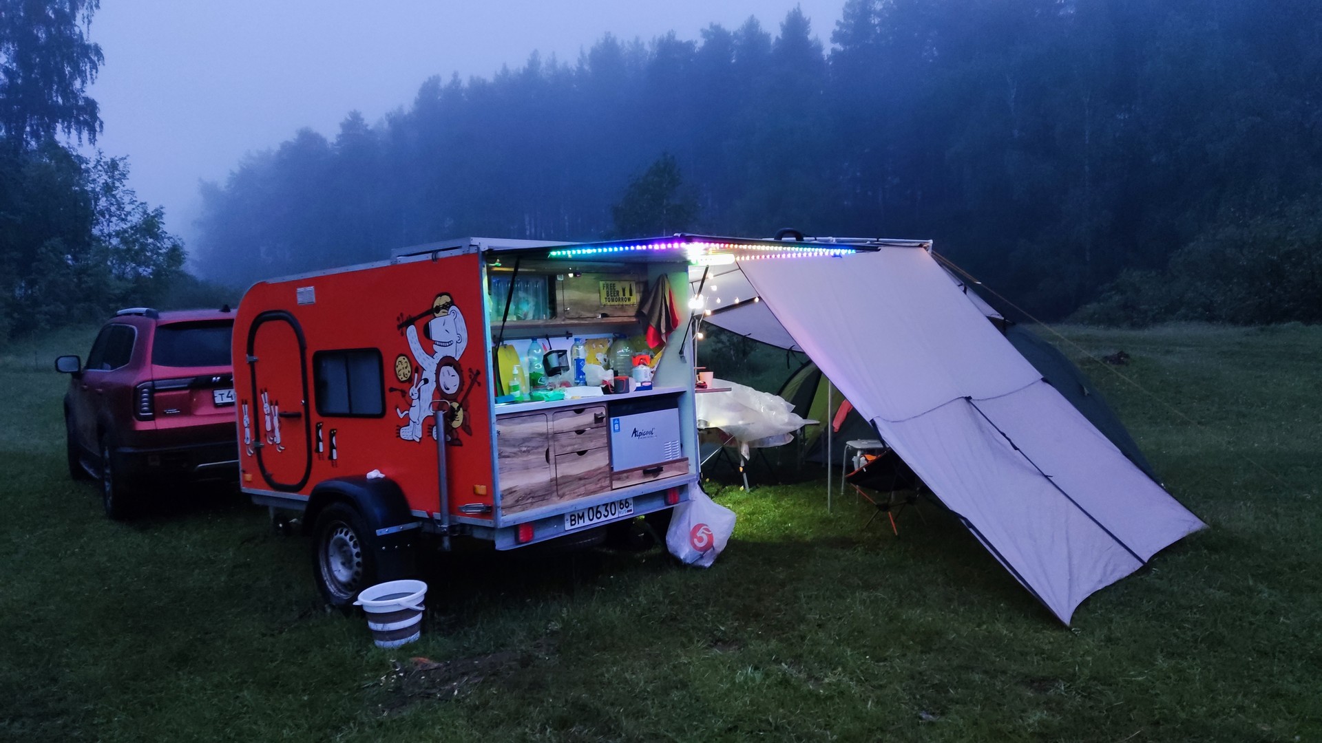 Кухня с RGB-подсветкой